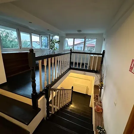 Apartament 33 *