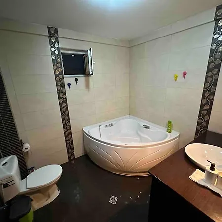 Apartament 33